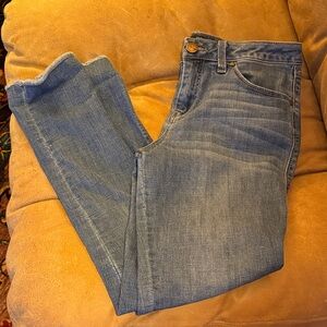 1822 Denim Women's Cropped Blue Jeans